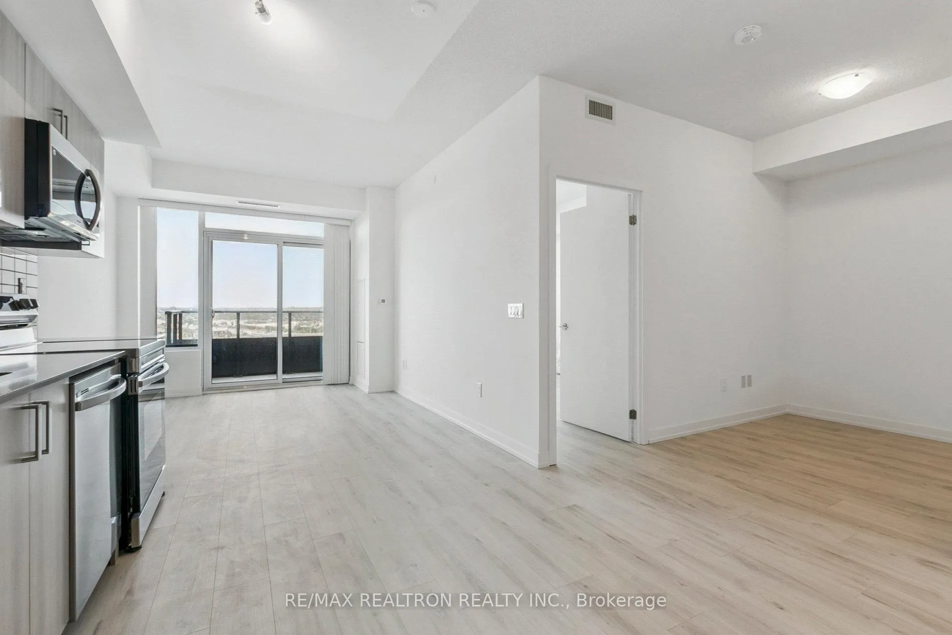 Photo 6 of Unit 1701, 1435 Celebration Drive, Pickering, Bay Ridges — HOMEH