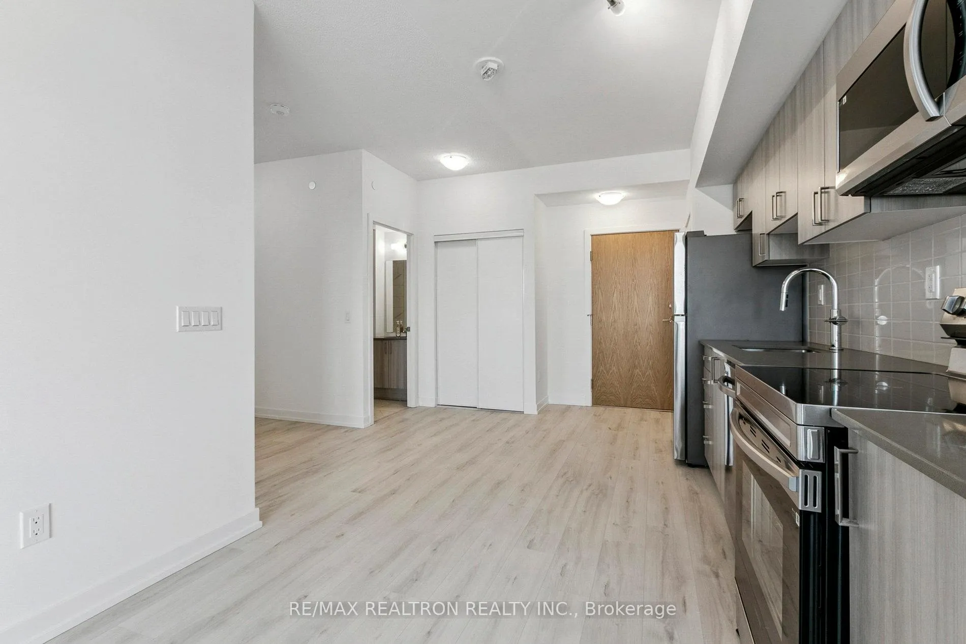 Photo 7 of Unit 1701, 1435 Celebration Drive, Pickering, Bay Ridges — HOMEH