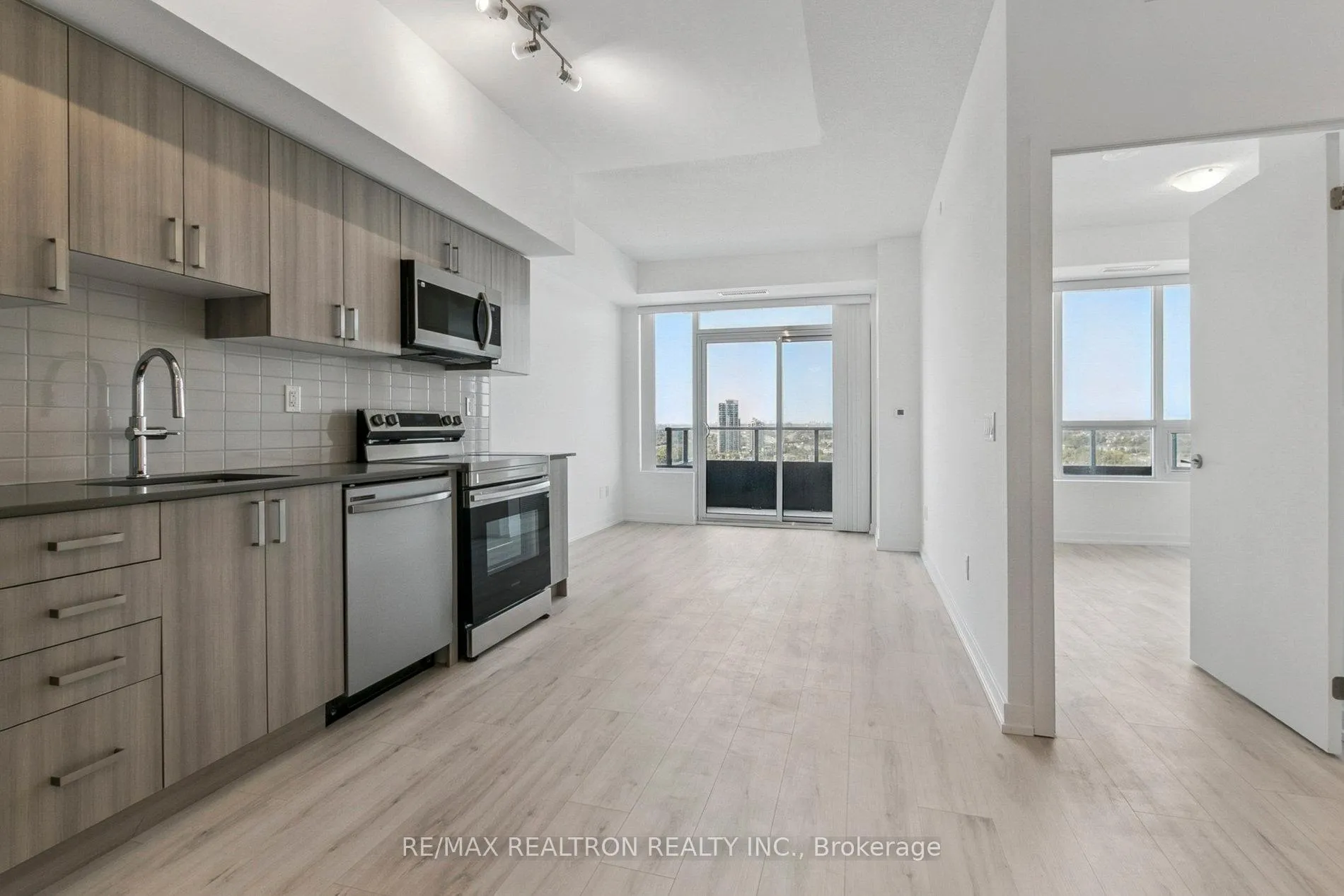 Photo 9 of Unit 1701, 1435 Celebration Drive, Pickering, Bay Ridges — HOMEH