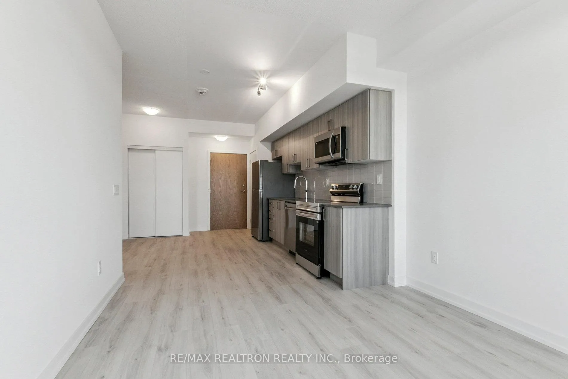 Photo 10 of Unit 1701, 1435 Celebration Drive, Pickering, Bay Ridges — HOMEH
