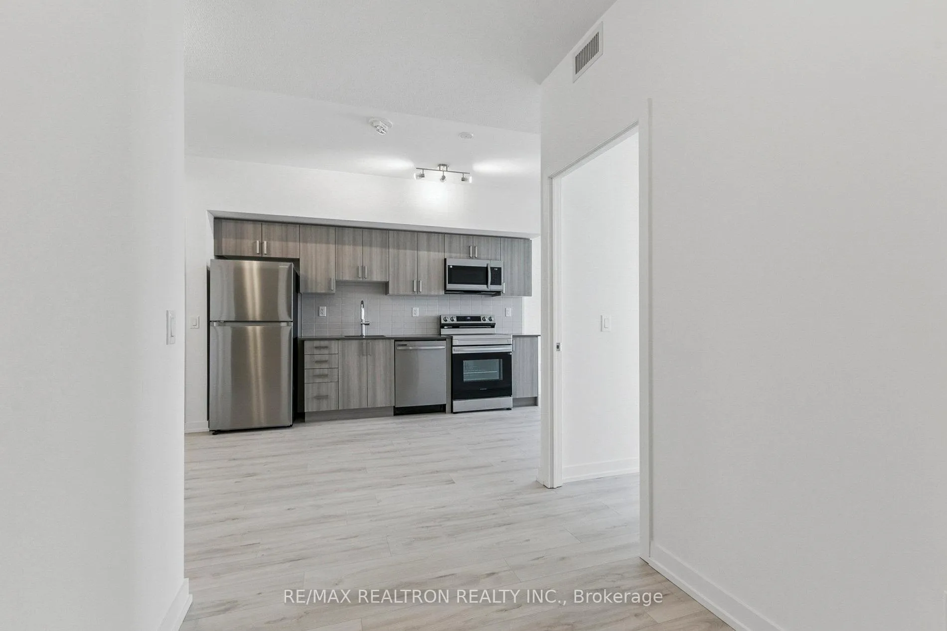 Photo 13 of Unit 1701, 1435 Celebration Drive, Pickering, Bay Ridges — HOMEH