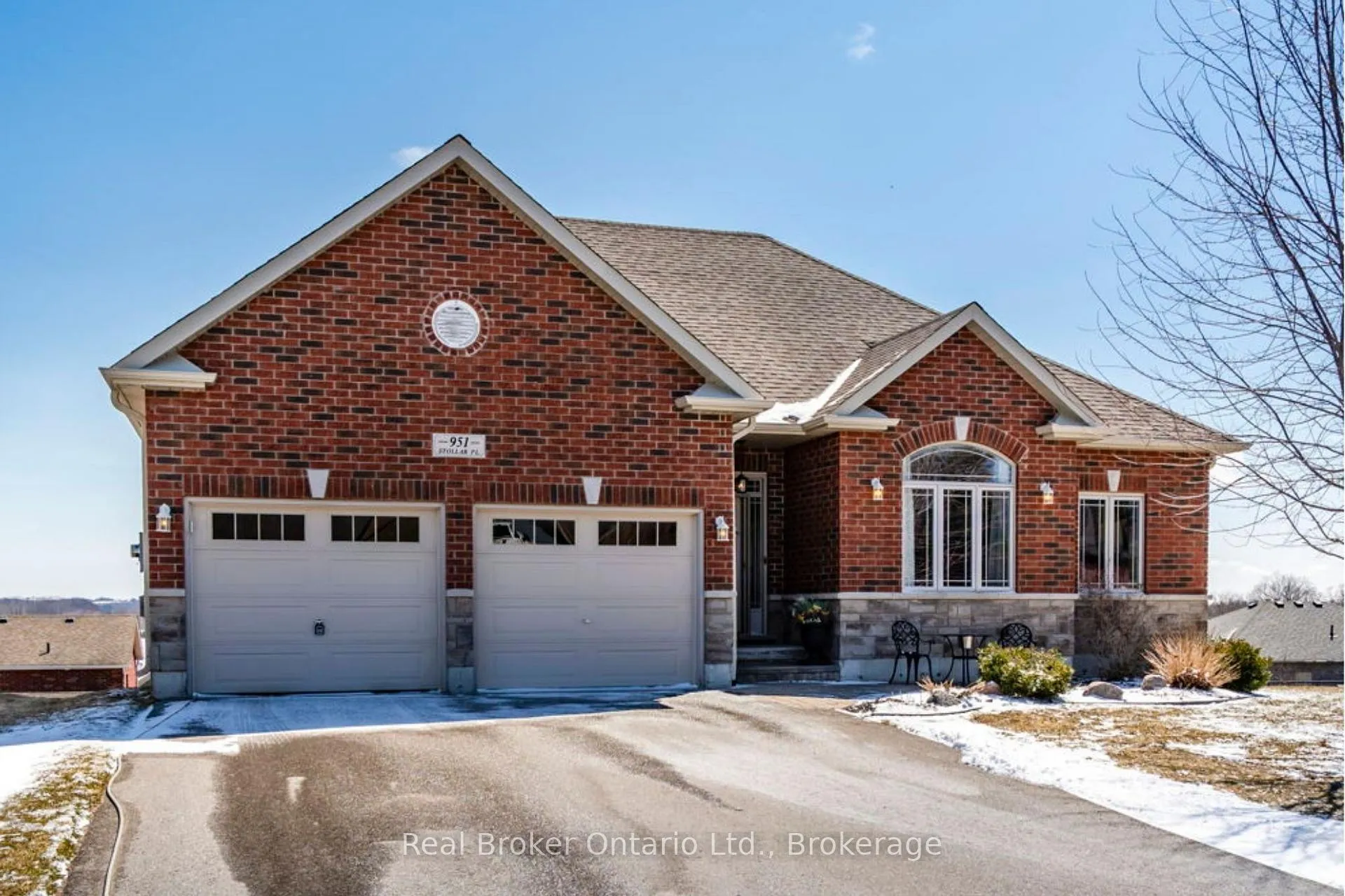 Photo 2 of 951 Stollar Place, Midland — HOMEH