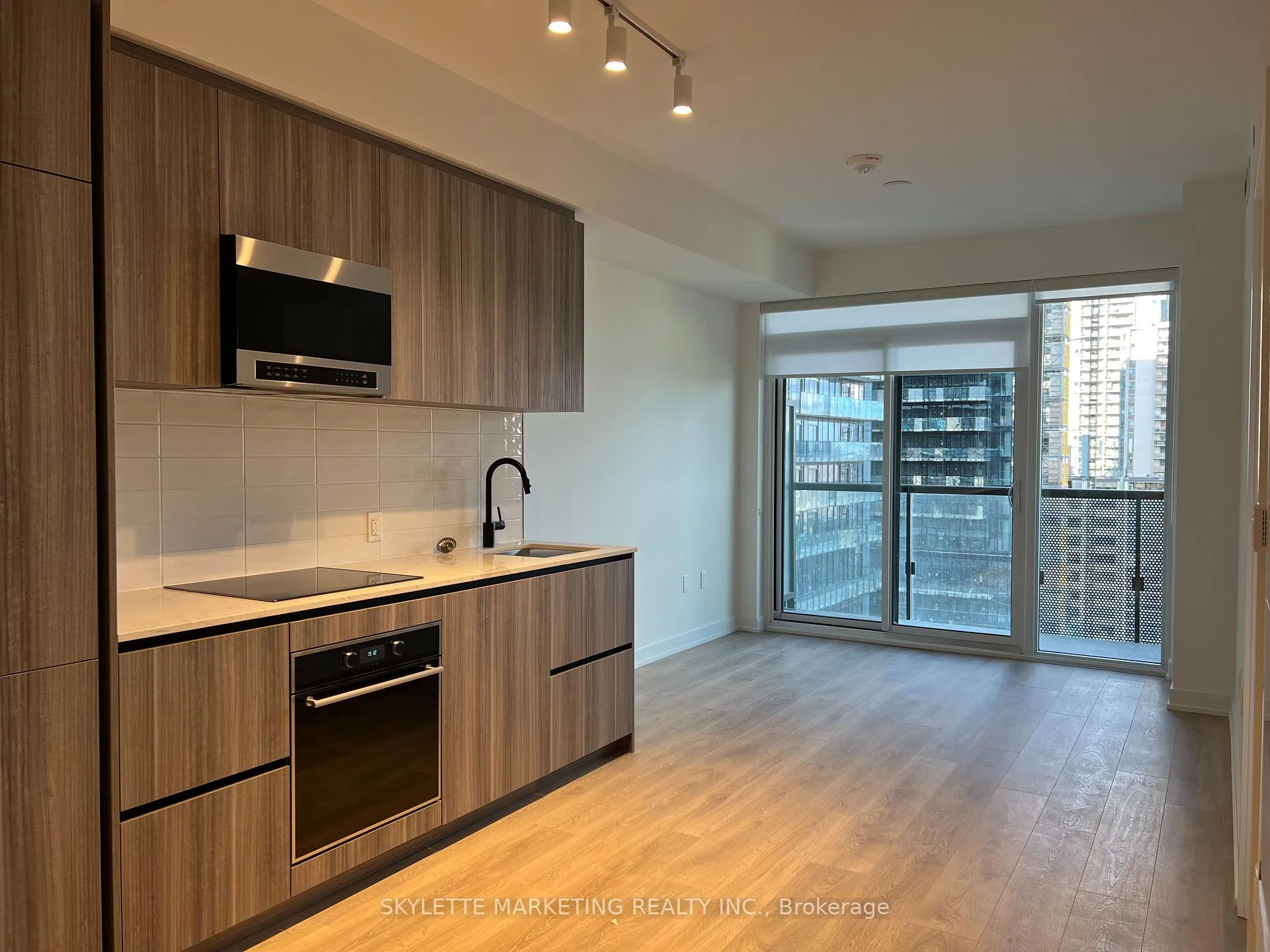 Front of Unit 1308, 117 Broadway Avenue N