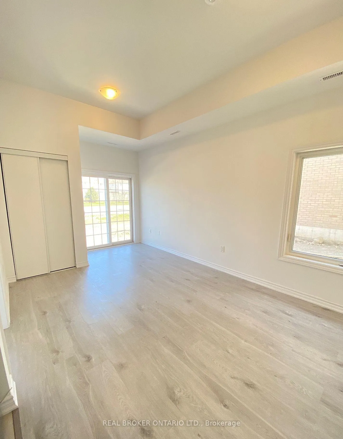 Photo 3 of Unit A, 31 Pumpkin Corner Crescent, Barrie, Rural Barrie Southeast — HOMEH