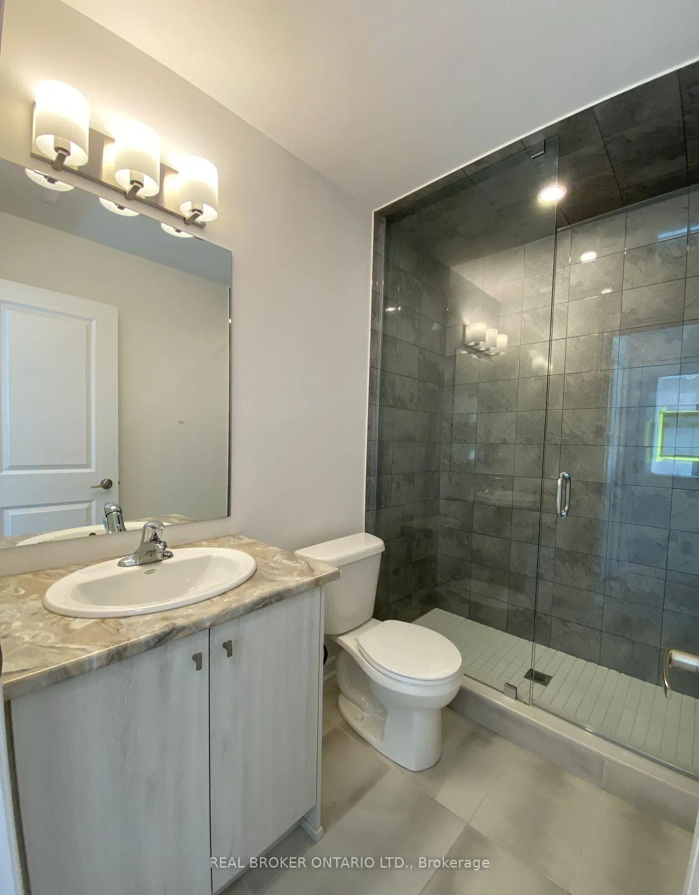 Photo 5 of Unit A, 31 Pumpkin Corner Crescent, Barrie, Rural Barrie Southeast — HOMEH