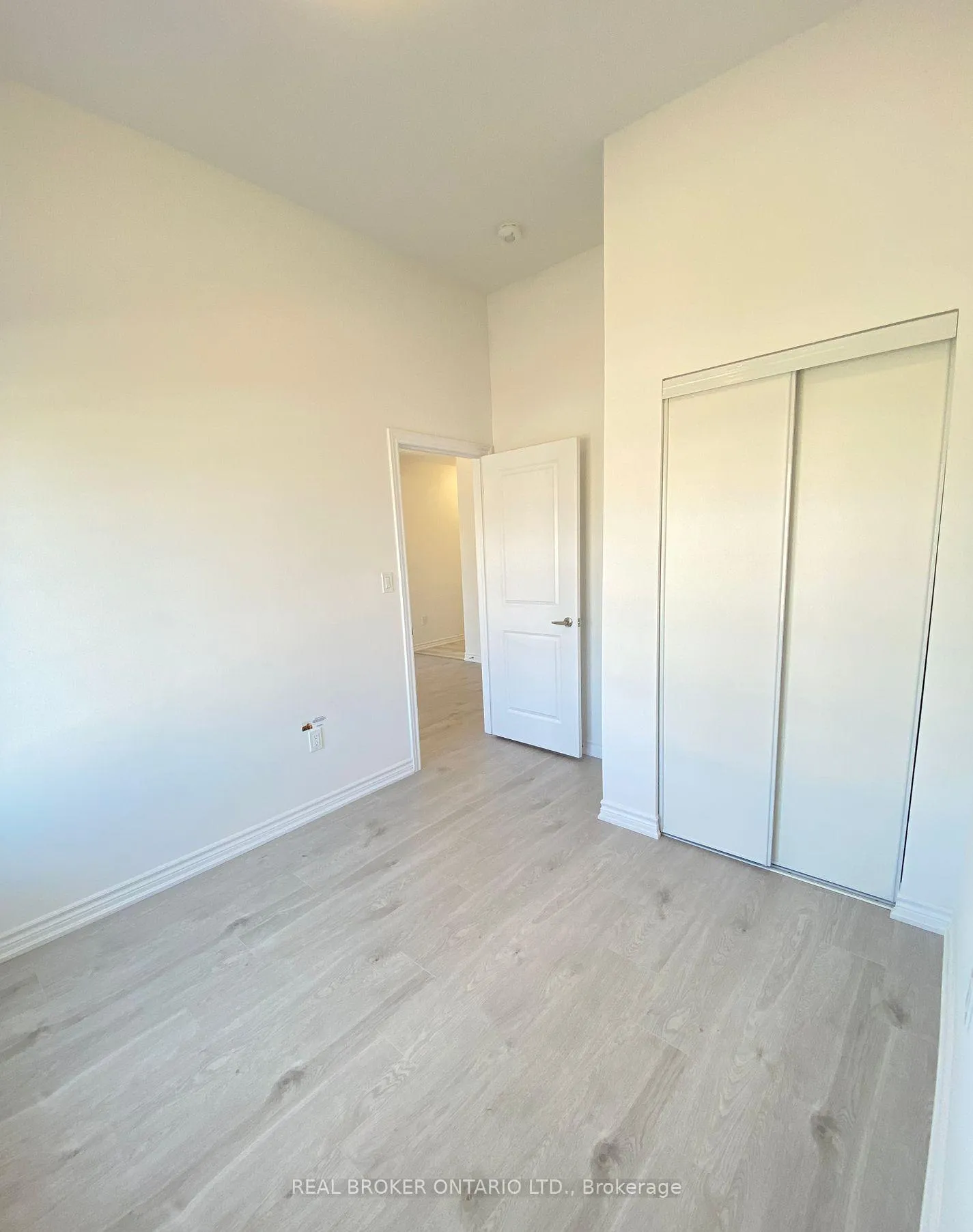 Photo 6 of Unit A, 31 Pumpkin Corner Crescent, Barrie, Rural Barrie Southeast — HOMEH