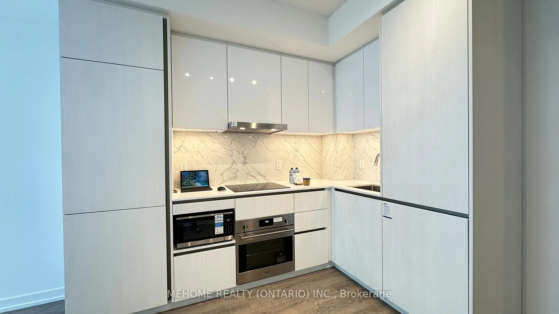 Photo 1 of Unit 3915, 8 Interchange Way, Vaughan, Vaughan Corporate Centre — HOMEH