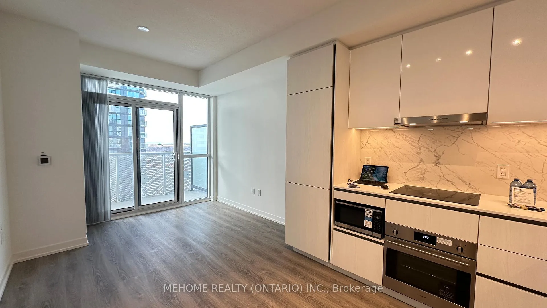 Photo 3 of Unit 3915, 8 Interchange Way, Vaughan, Vaughan Corporate Centre — HOMEH