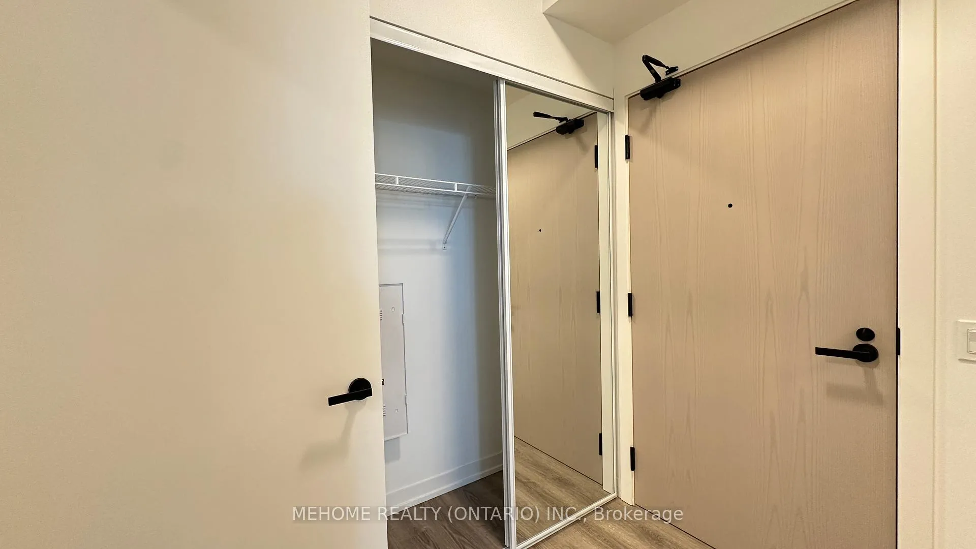 Photo 8 of Unit 3915, 8 Interchange Way, Vaughan, Vaughan Corporate Centre — HOMEH