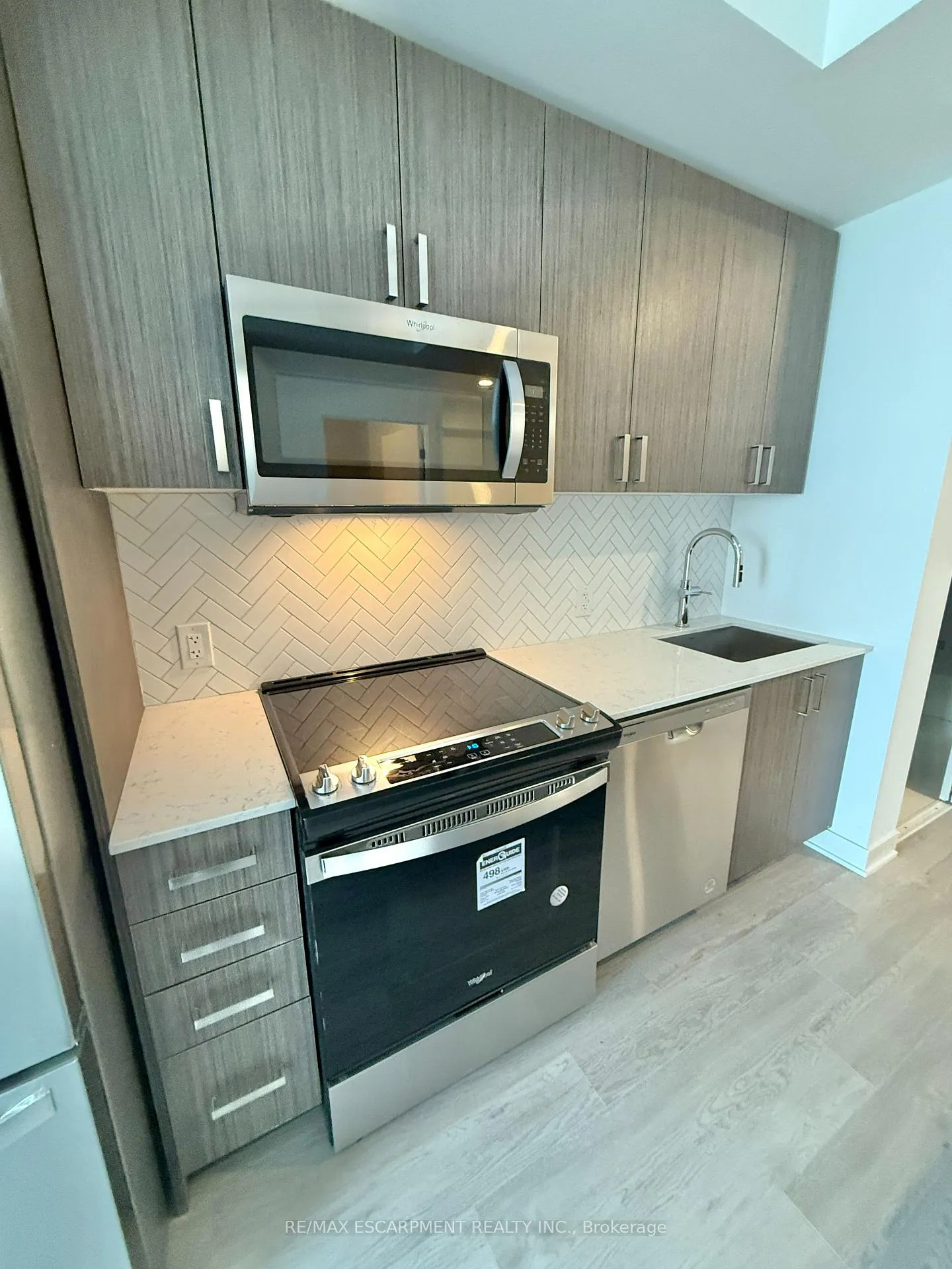Photo 3 of Unit 1211, 2782 Barton Street, Hamilton, Riverdale — HOMEH