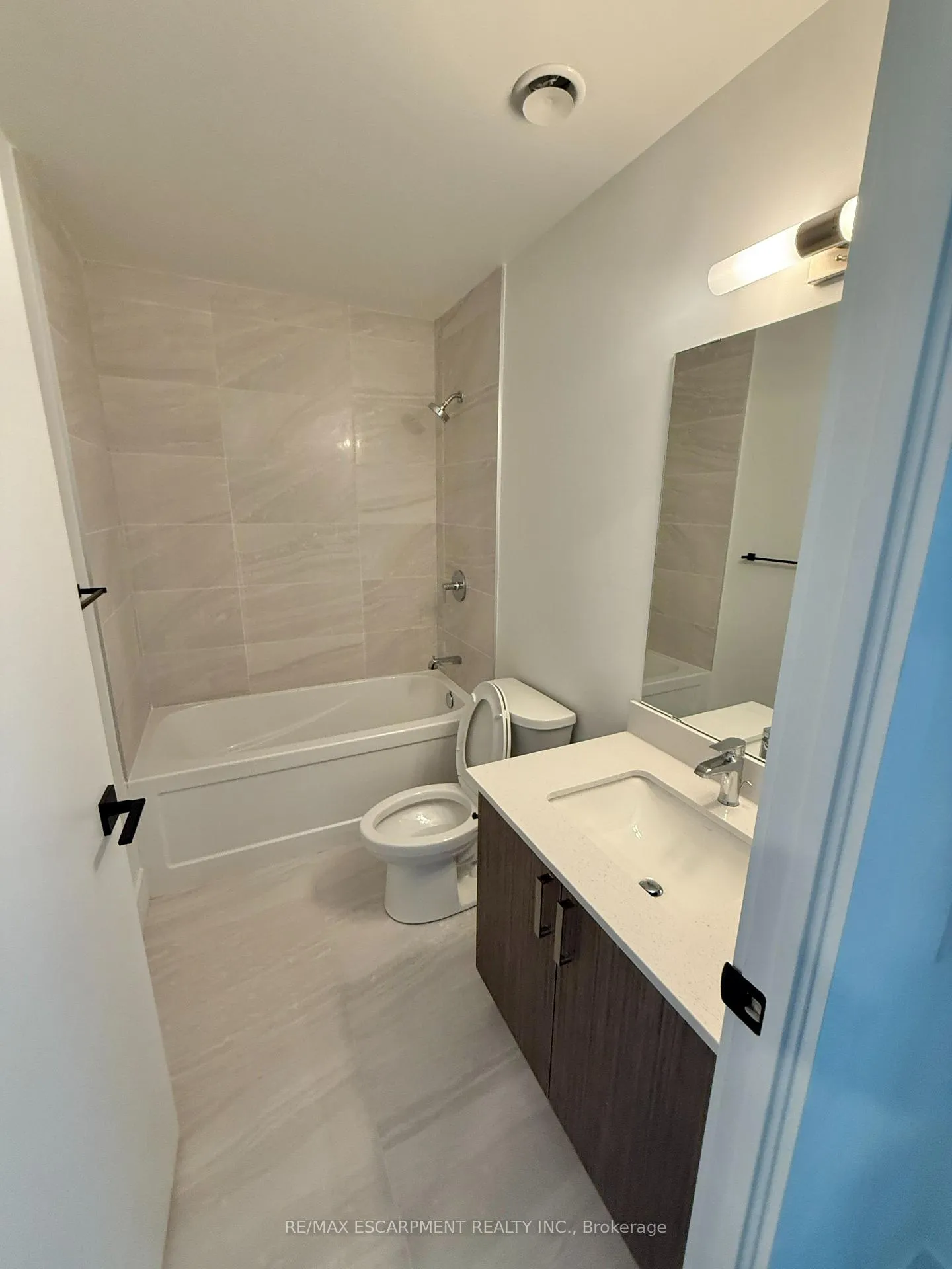 Photo 4 of Unit 1211, 2782 Barton Street, Hamilton, Riverdale — HOMEH