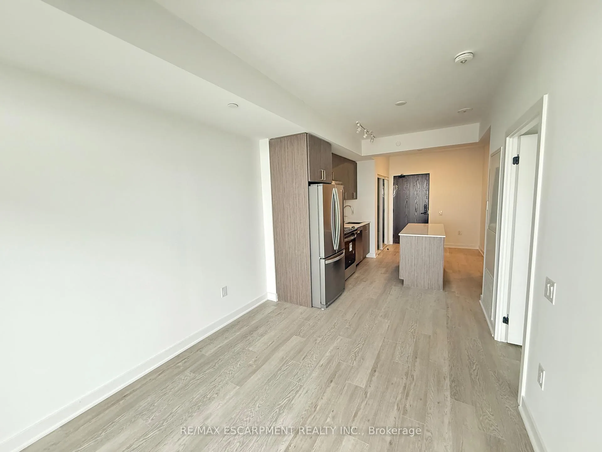 Photo 6 of Unit 1211, 2782 Barton Street, Hamilton, Riverdale — HOMEH