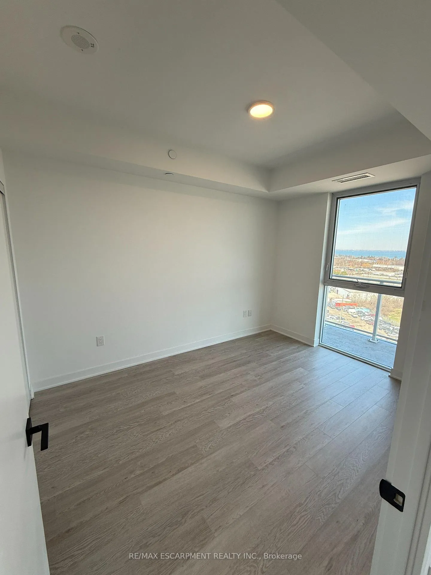 Photo 7 of Unit 1211, 2782 Barton Street, Hamilton, Riverdale — HOMEH