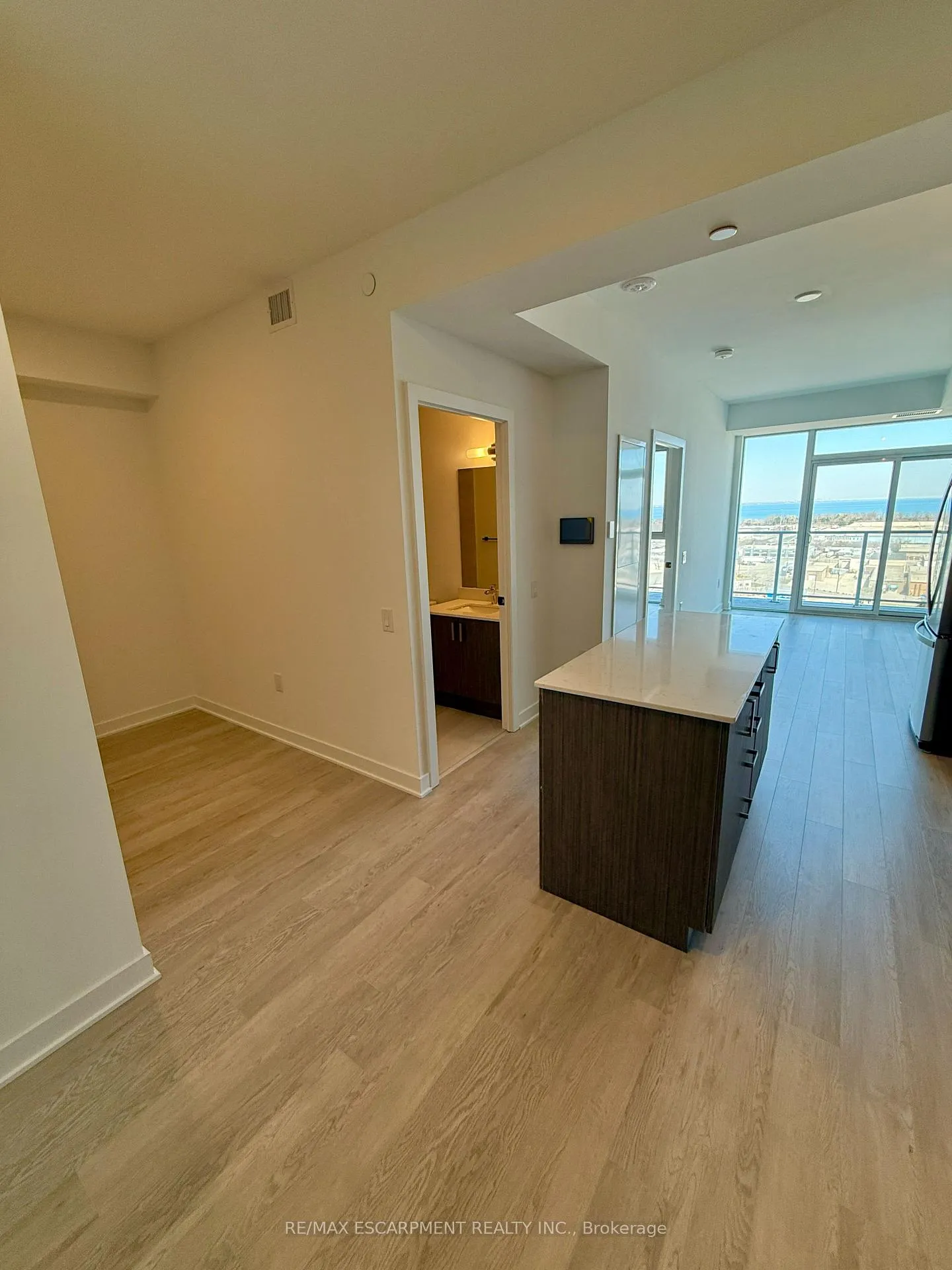 Photo 9 of Unit 1211, 2782 Barton Street, Hamilton, Riverdale — HOMEH