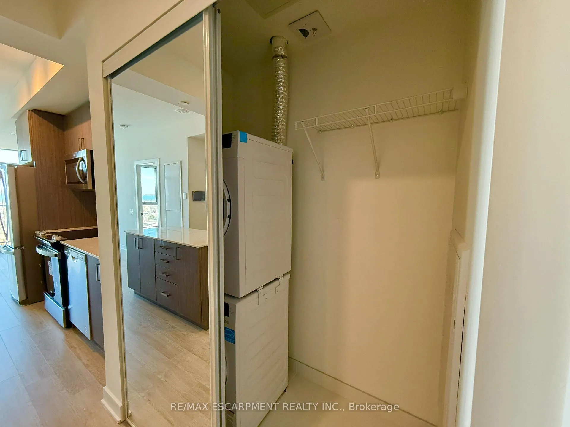 Photo 10 of Unit 1211, 2782 Barton Street, Hamilton, Riverdale — HOMEH