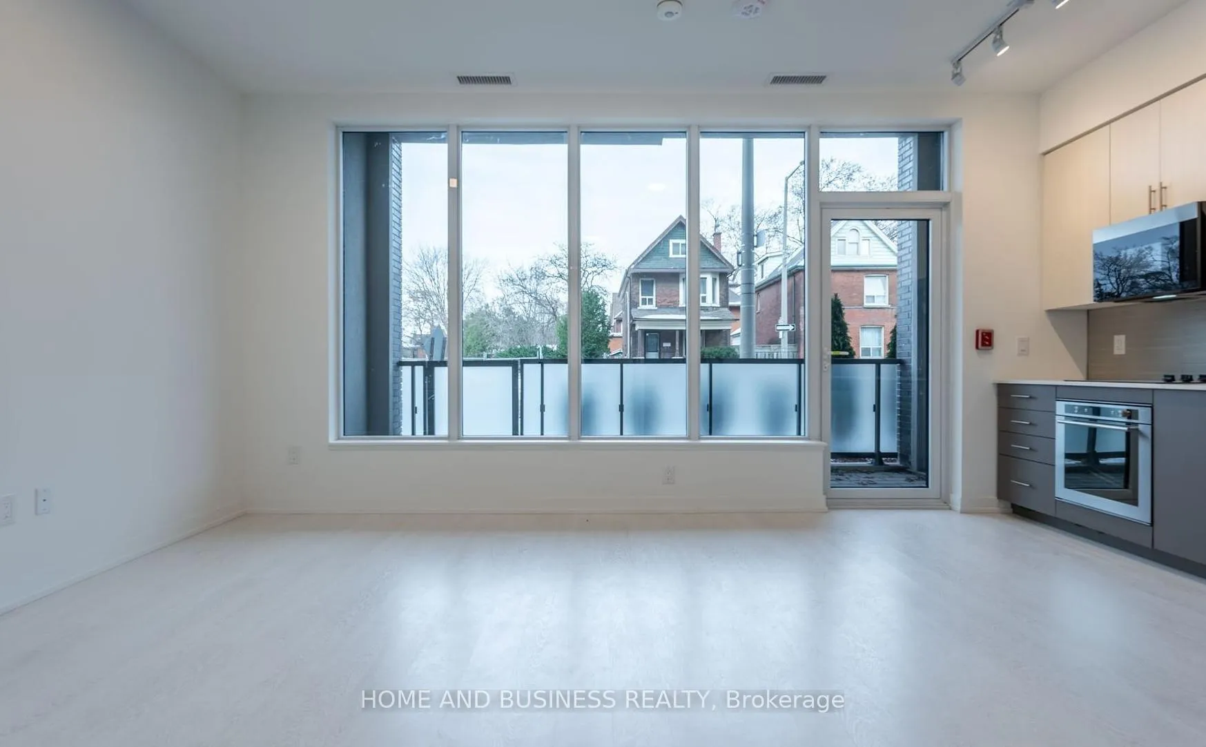 Photo 6 of Unit 104, 415 Main Street W, Hamilton, Kirkendall — HOMEH