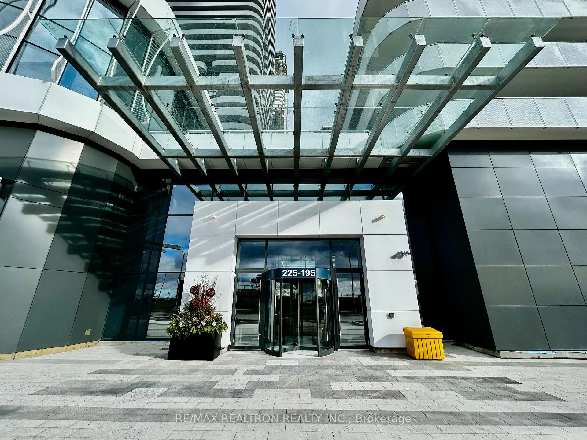Photo 5 of Unit 521, 195 Commerce Street, Vaughan, Vaughan Corporate Centre — HOMEH