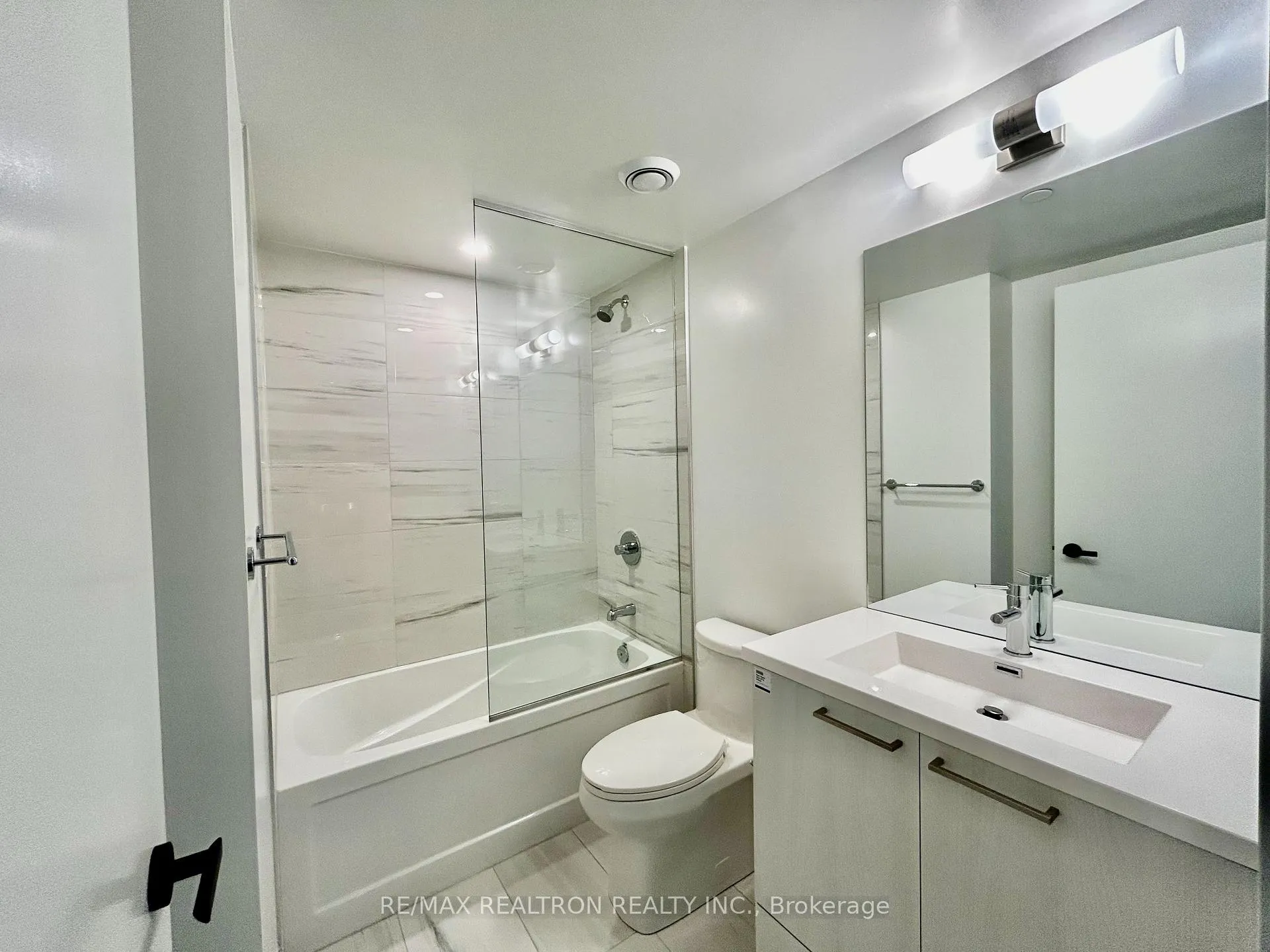 Photo 13 of Unit 521, 195 Commerce Street, Vaughan, Vaughan Corporate Centre — HOMEH
