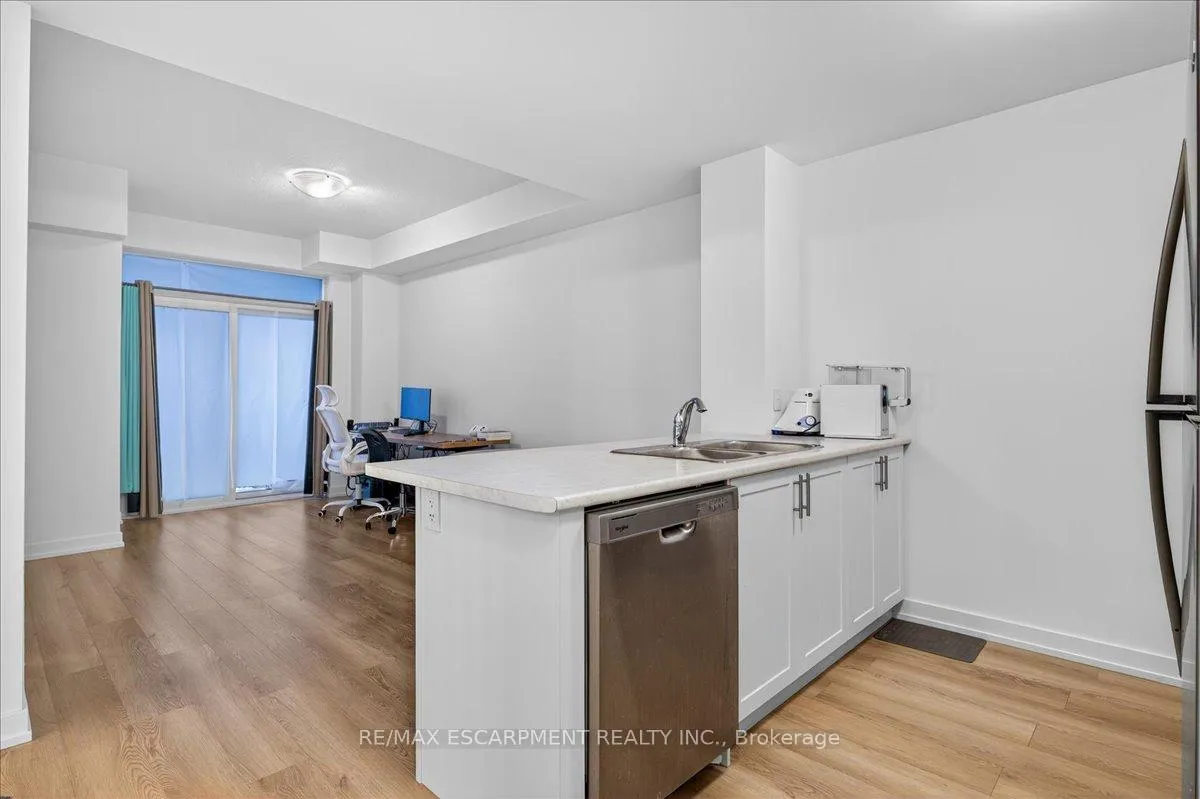Photo 9 of Unit 428, 470 Dundas Street E, Hamilton, Waterdown — HOMEH