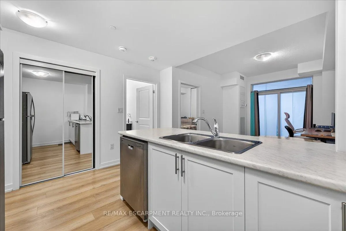 Photo 10 of Unit 428, 470 Dundas Street E, Hamilton, Waterdown — HOMEH