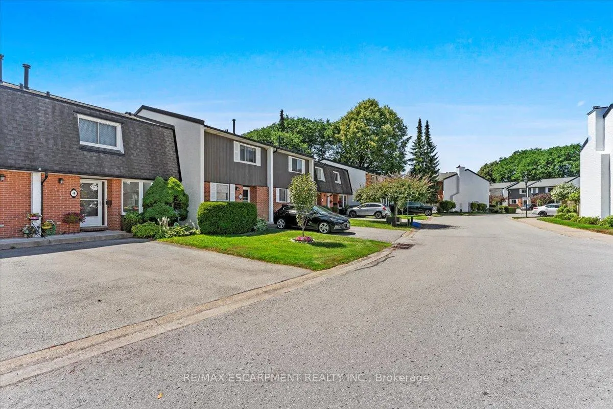 Photo 3 of Unit 4, 77 Linwell Road, St. Catharines, Lakeport — HOMEH