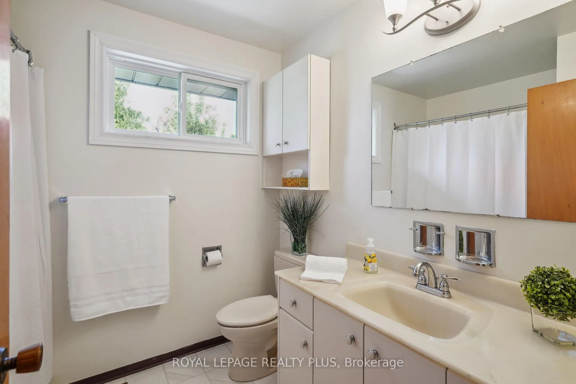 Photo 24 of 40 Forest Hill Crescent, Hamilton, Red Hill — HOMEH
