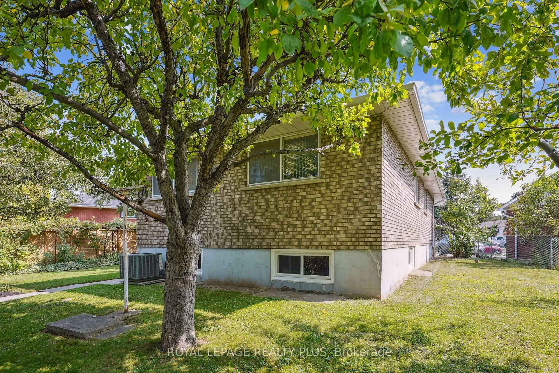 Photo 37 of 40 Forest Hill Crescent, Hamilton, Red Hill — HOMEH