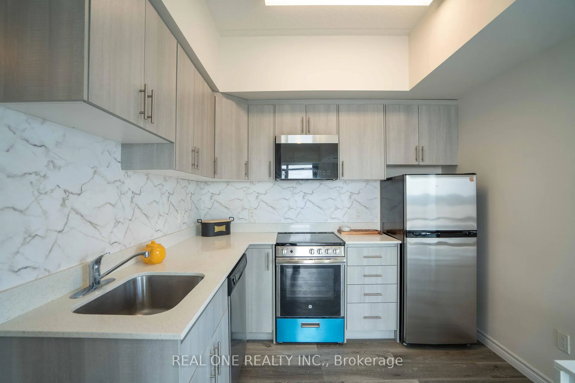 Photo 6 of Unit 902, 246 Lester Street, Waterloo — HOMEH