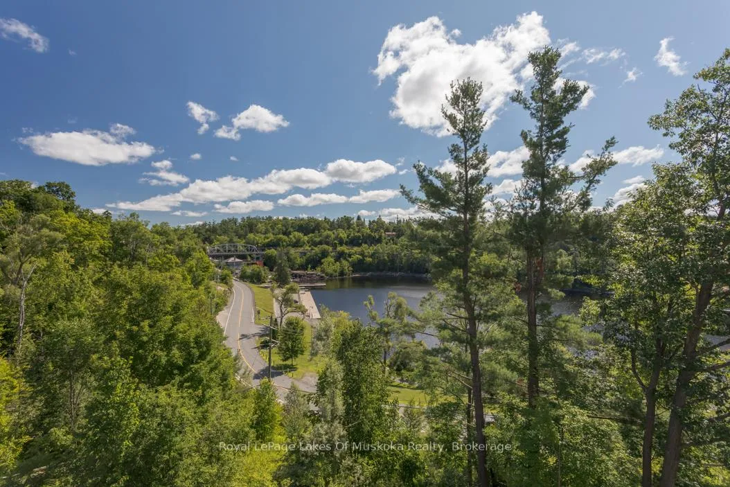 Photo 2 of Unit 202, 10A Kimberley Avenue, Bracebridge, Monck (Bracebridge) — HOMEH