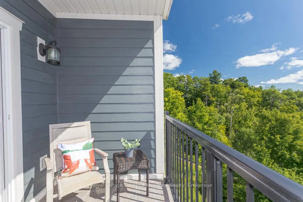 Photo 3 of Unit 202, 10A Kimberley Avenue, Bracebridge, Monck (Bracebridge) — HOMEH