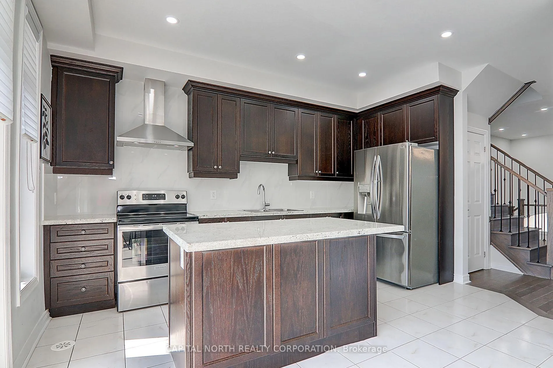 Photo 10 of 83 Grand Trunk Avenue, Vaughan, Patterson — HOMEH