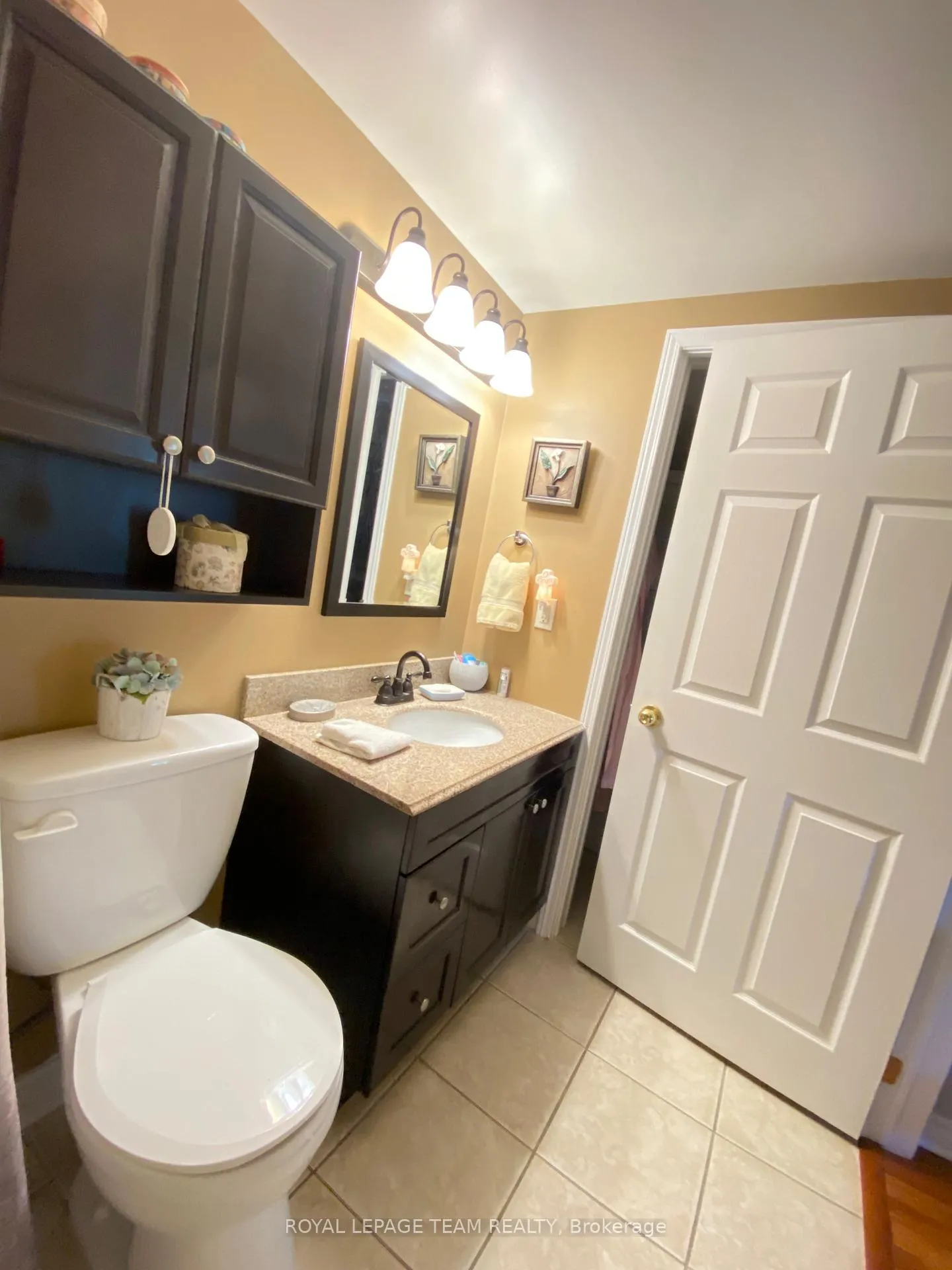 Photo 10 of Unit 303, 16 Sheffield Street, Arnprior — HOMEH