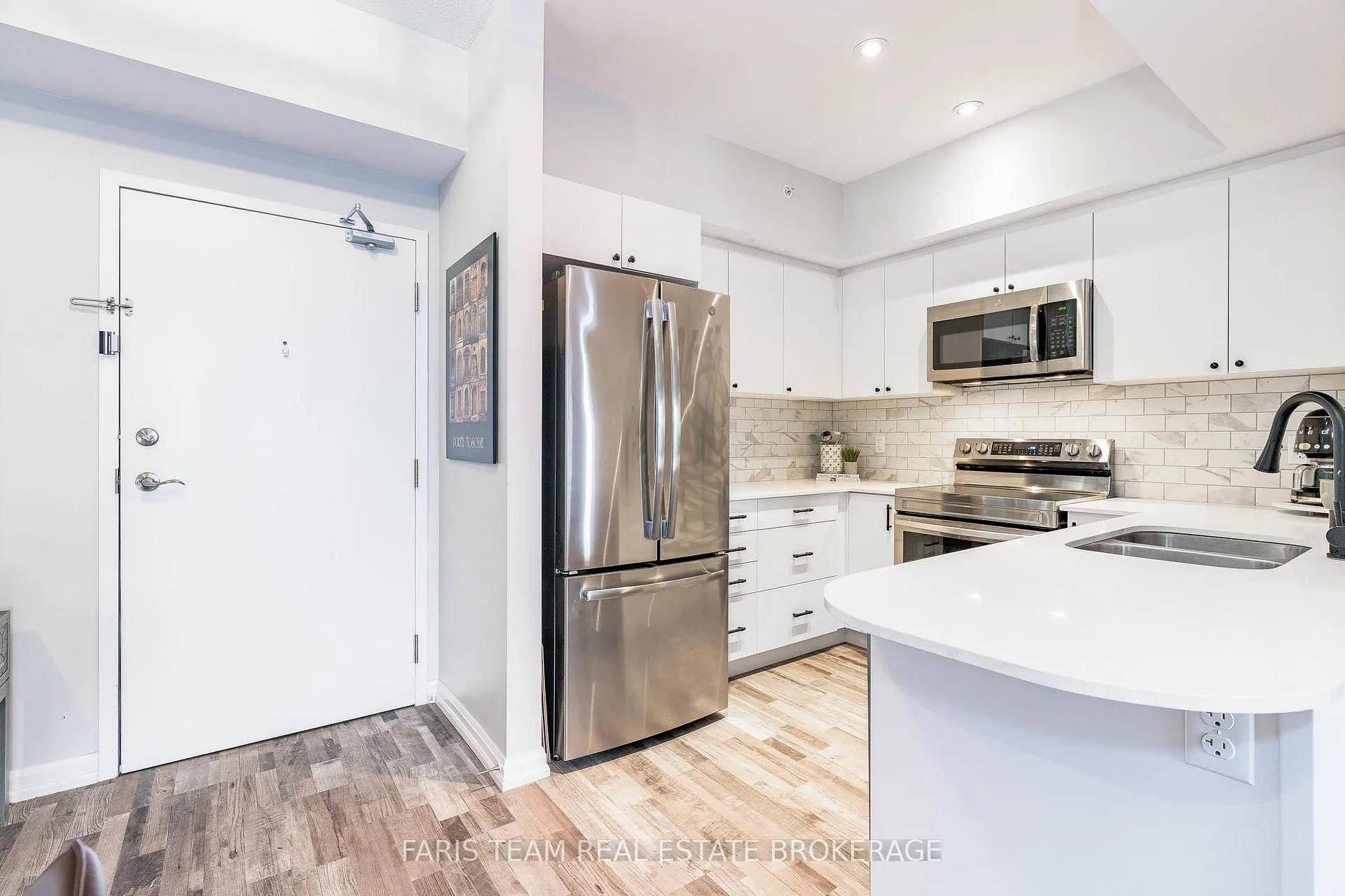Photo 6 of Unit 603, 302 Essa Road, Barrie, 400 West — HOMEH