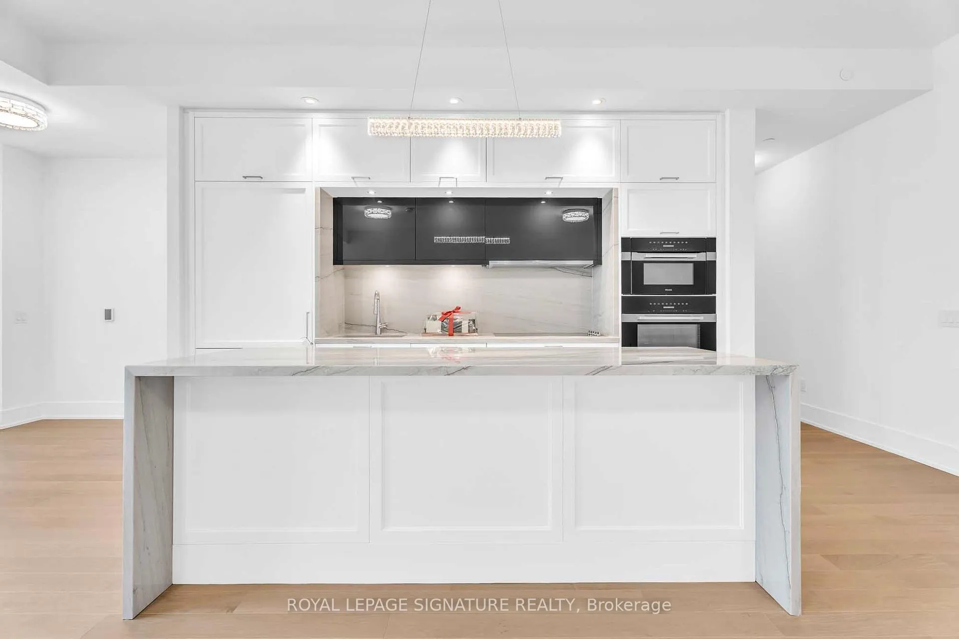 Photo 10 of Unit 805, 397 Royal Orchard Boulevard, Markham, Royal Orchard — HOMEH