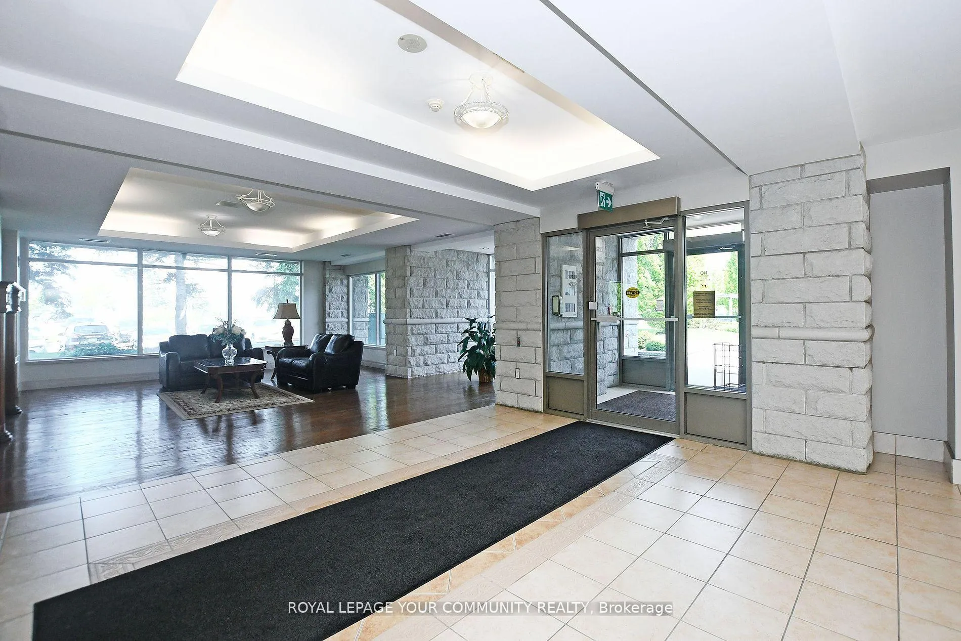 Photo 4 of Unit 419, 2502 Rutherford Road, Vaughan, Maple — HOMEH