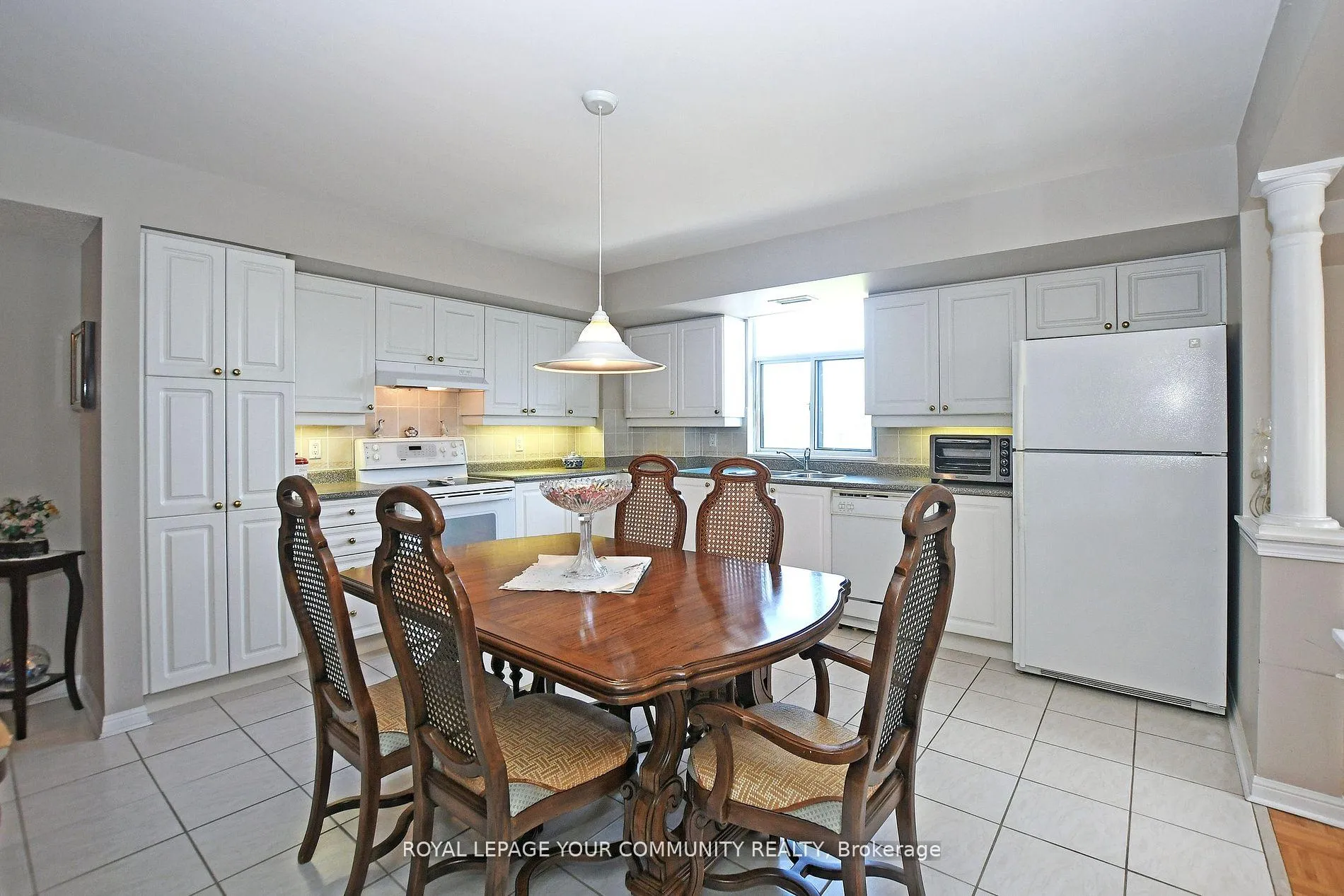 Photo 10 of Unit 419, 2502 Rutherford Road, Vaughan, Maple — HOMEH
