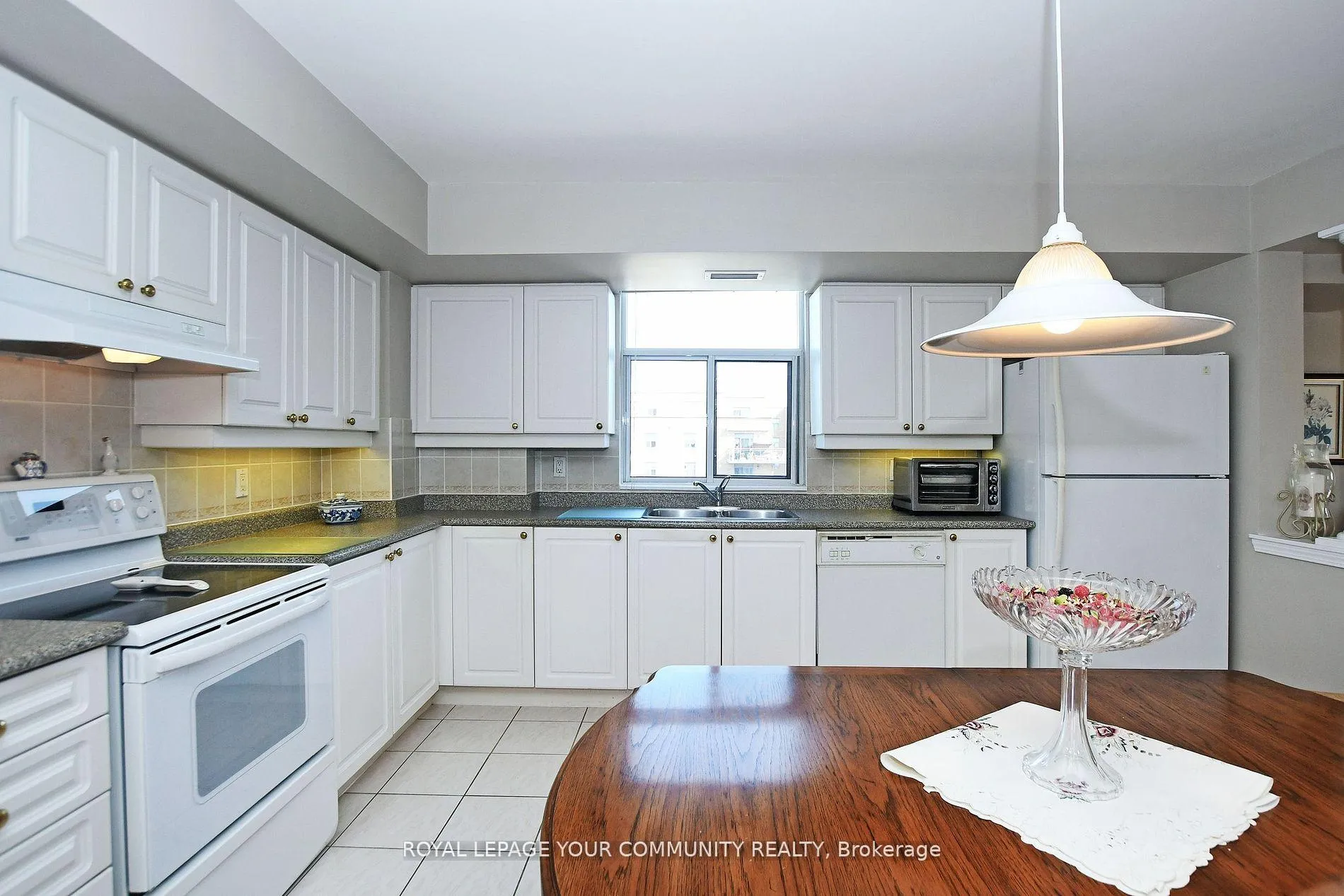 Photo 11 of Unit 419, 2502 Rutherford Road, Vaughan, Maple — HOMEH