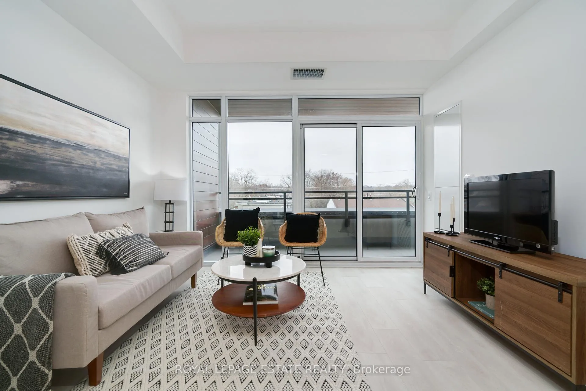 Photo 2 of Unit 404, 1285 Queen Street E, Toronto, Greenwood-Coxwell — HOMEH