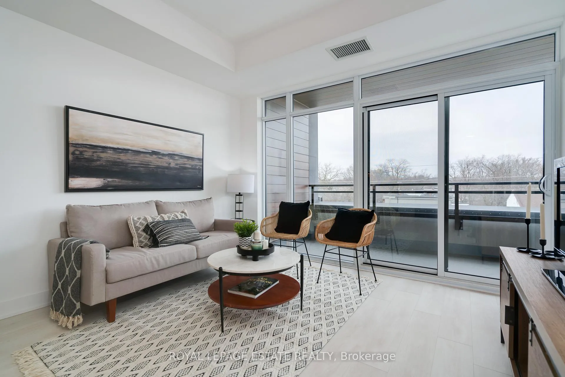 Photo 3 of Unit 404, 1285 Queen Street E, Toronto, Greenwood-Coxwell — HOMEH