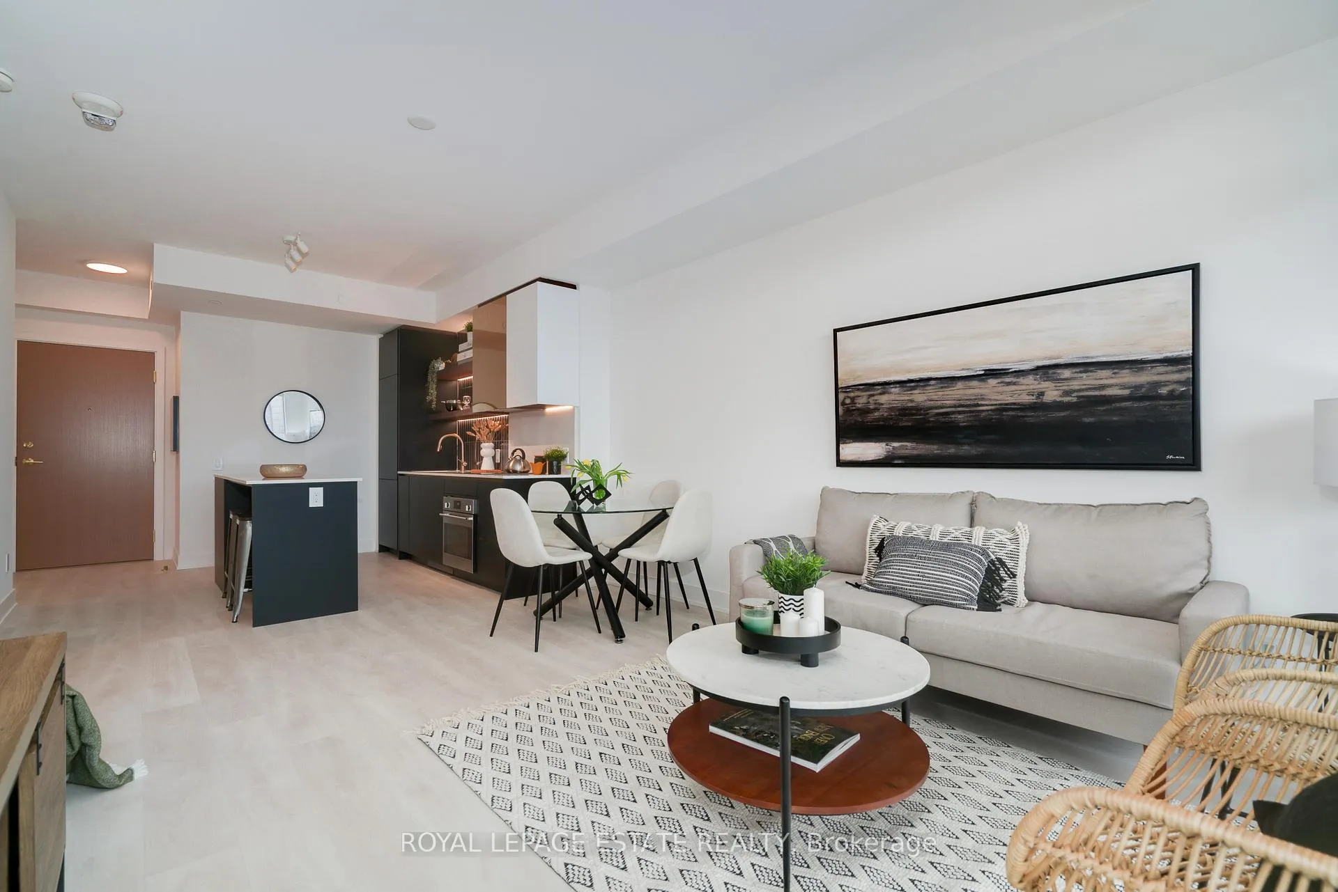 Photo 4 of Unit 404, 1285 Queen Street E, Toronto, Greenwood-Coxwell — HOMEH