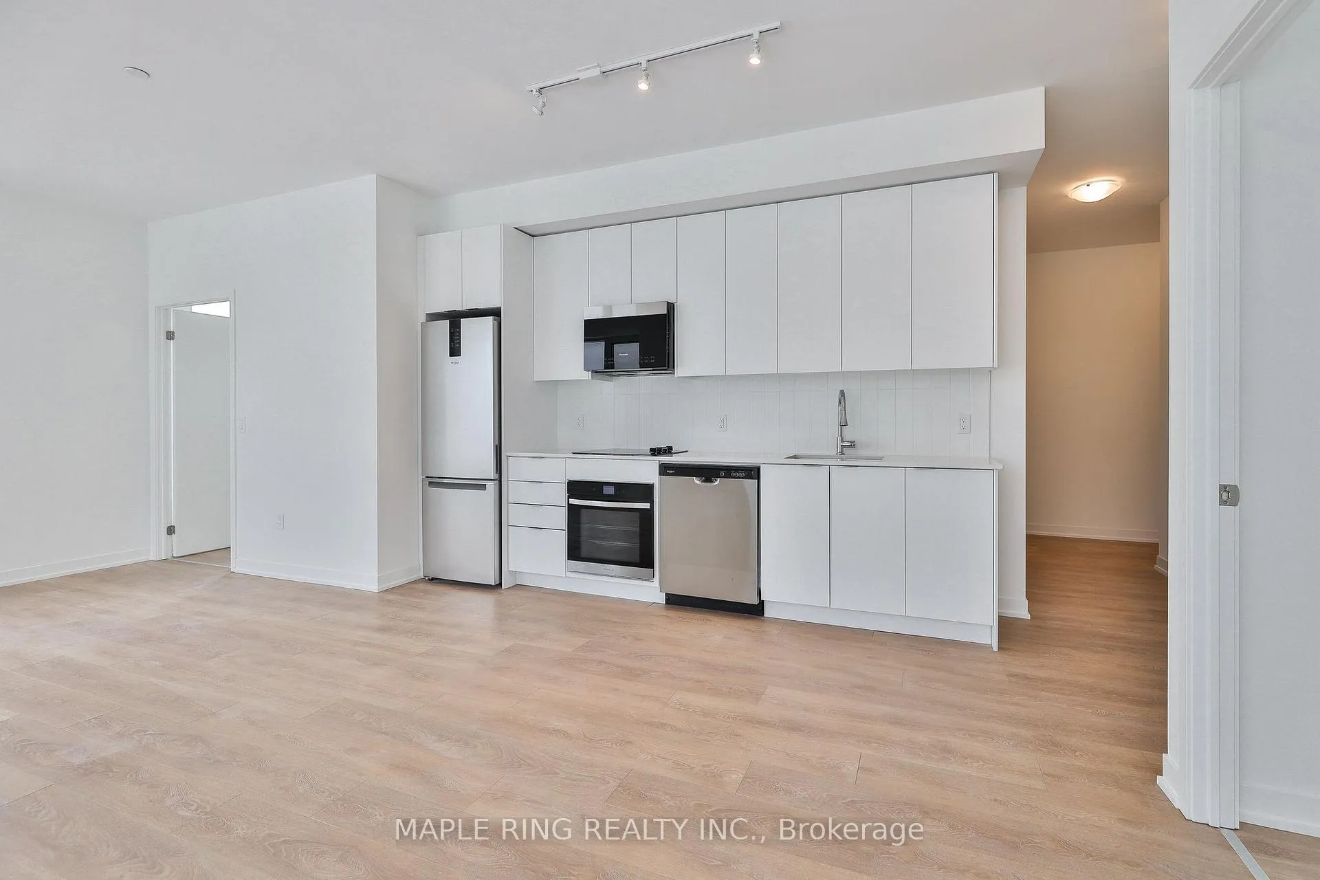 Photo 2 of Unit 406, 474 Caldari Road, Vaughan, Concord — HOMEH