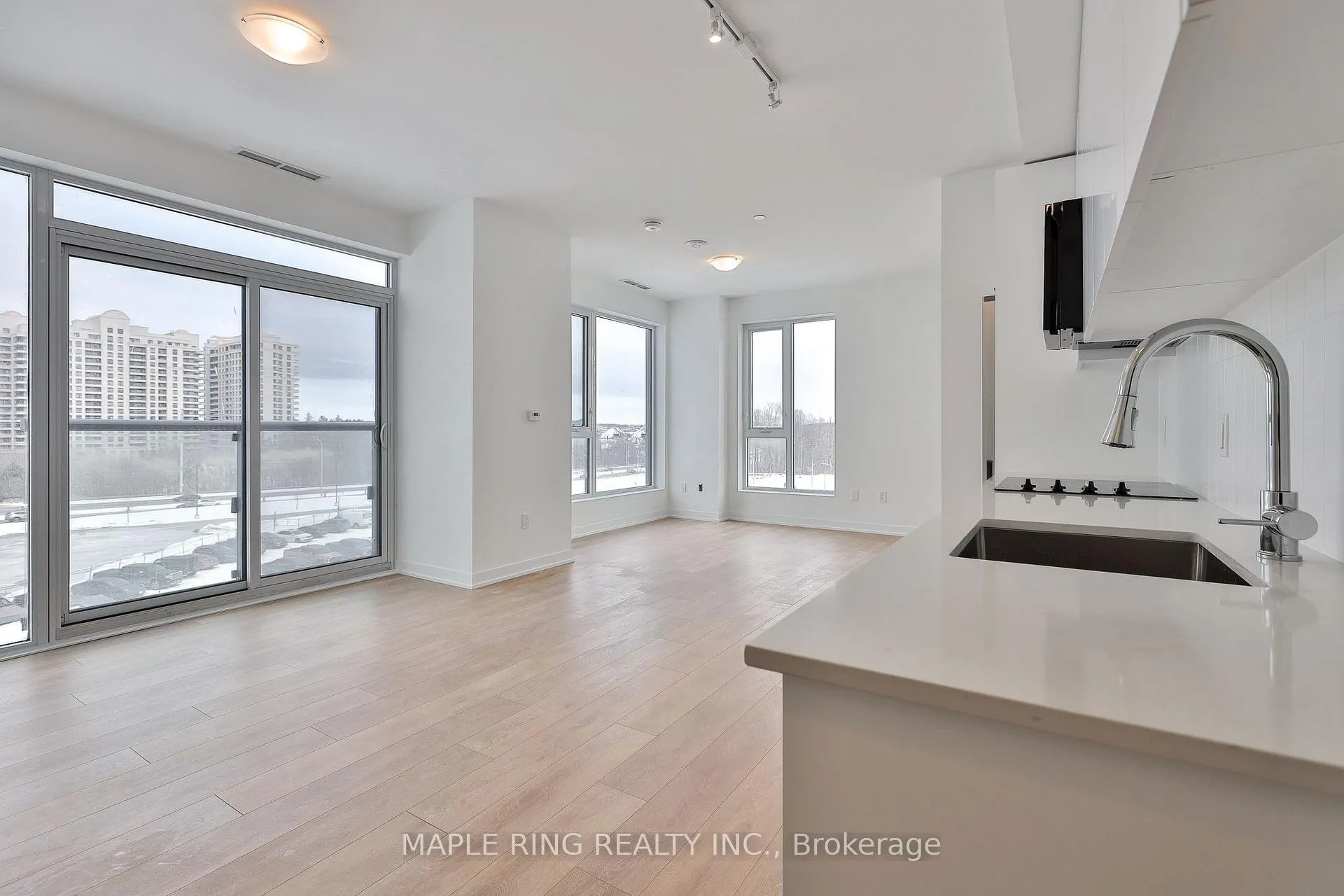 Photo 3 of Unit 406, 474 Caldari Road, Vaughan, Concord — HOMEH