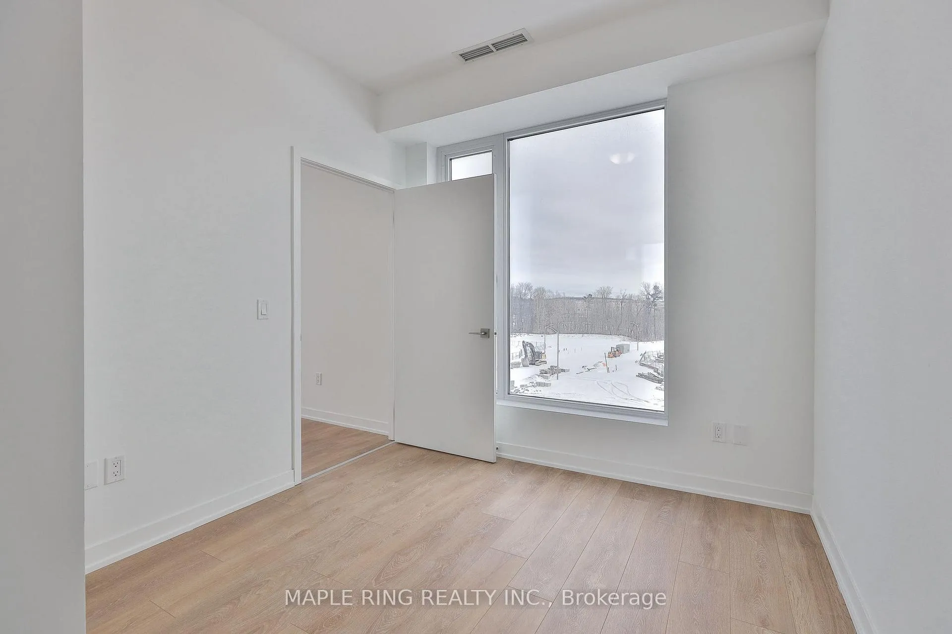 Photo 14 of Unit 406, 474 Caldari Road, Vaughan, Concord — HOMEH
