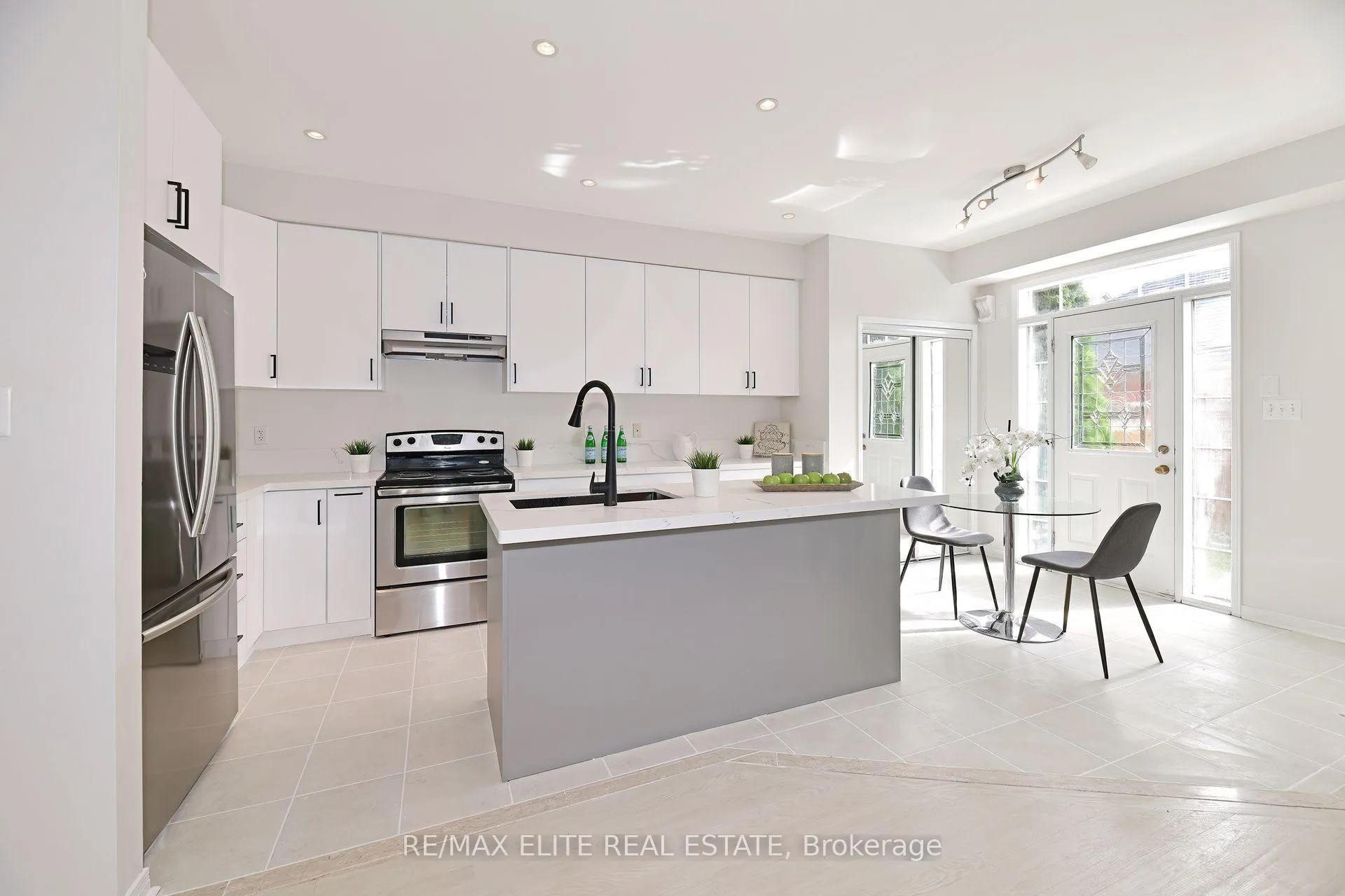 Photo 9 of 2 Pike Lane, Markham, Cornell — HOMEH