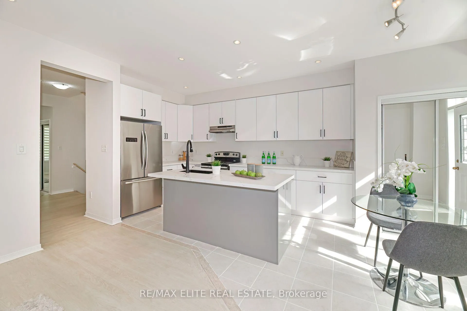 Photo 10 of 2 Pike Lane, Markham, Cornell — HOMEH