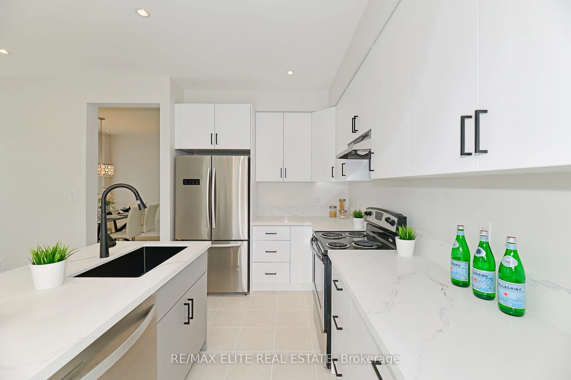 Photo 12 of 2 Pike Lane, Markham, Cornell — HOMEH