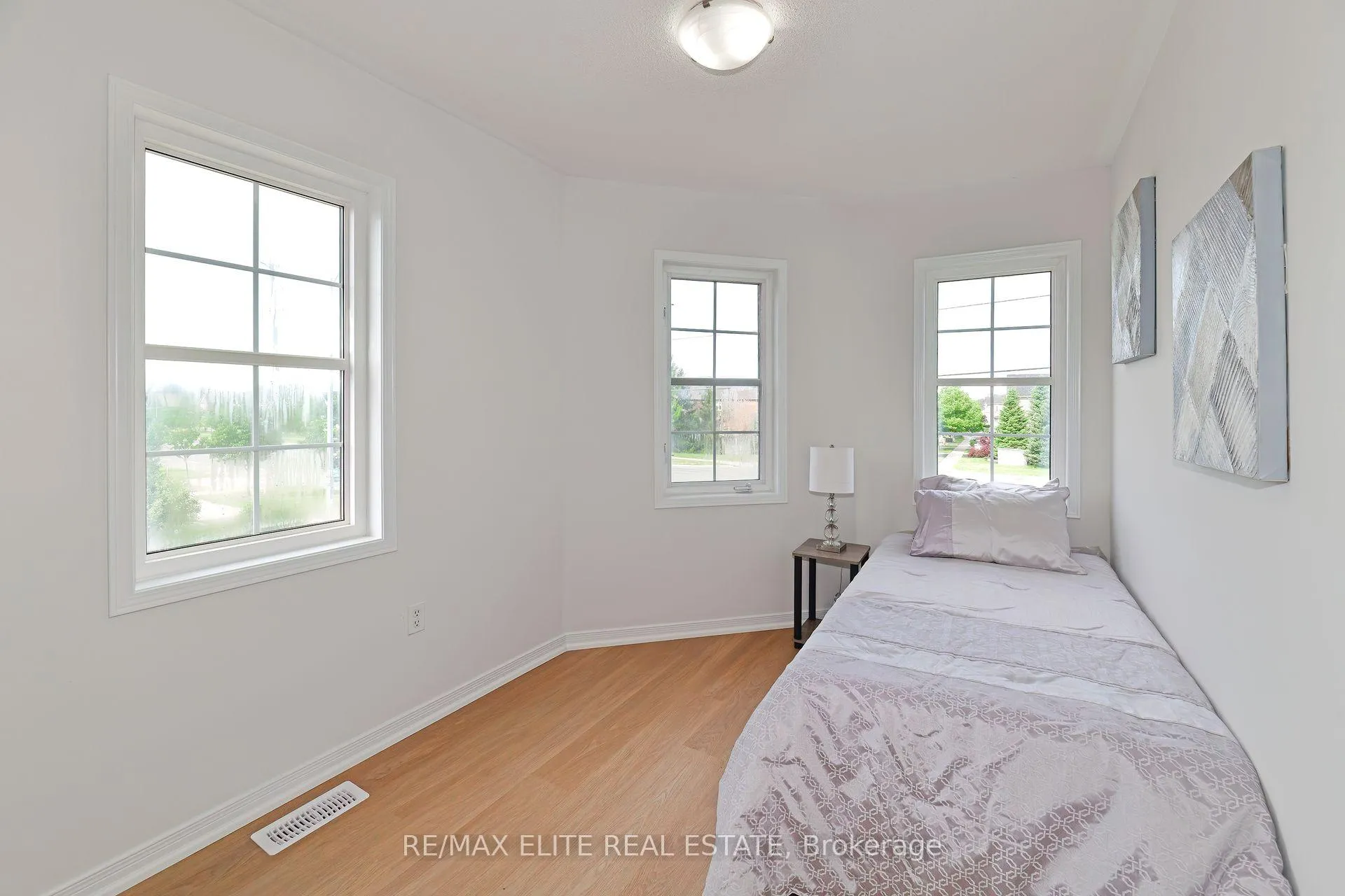 Photo 16 of 2 Pike Lane, Markham, Cornell — HOMEH