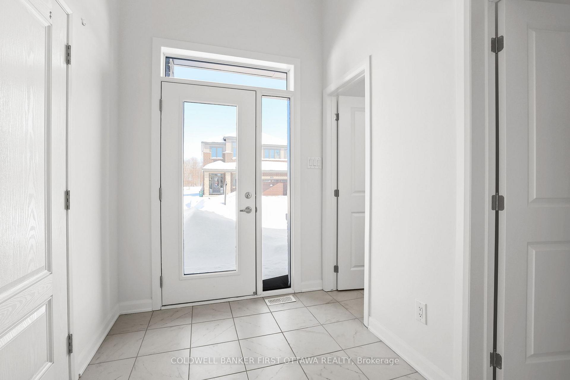 Photo 3 of 319 Cloyne Crescent, Ottawa, Barrhaven - Half Moon Bay — HOMEH