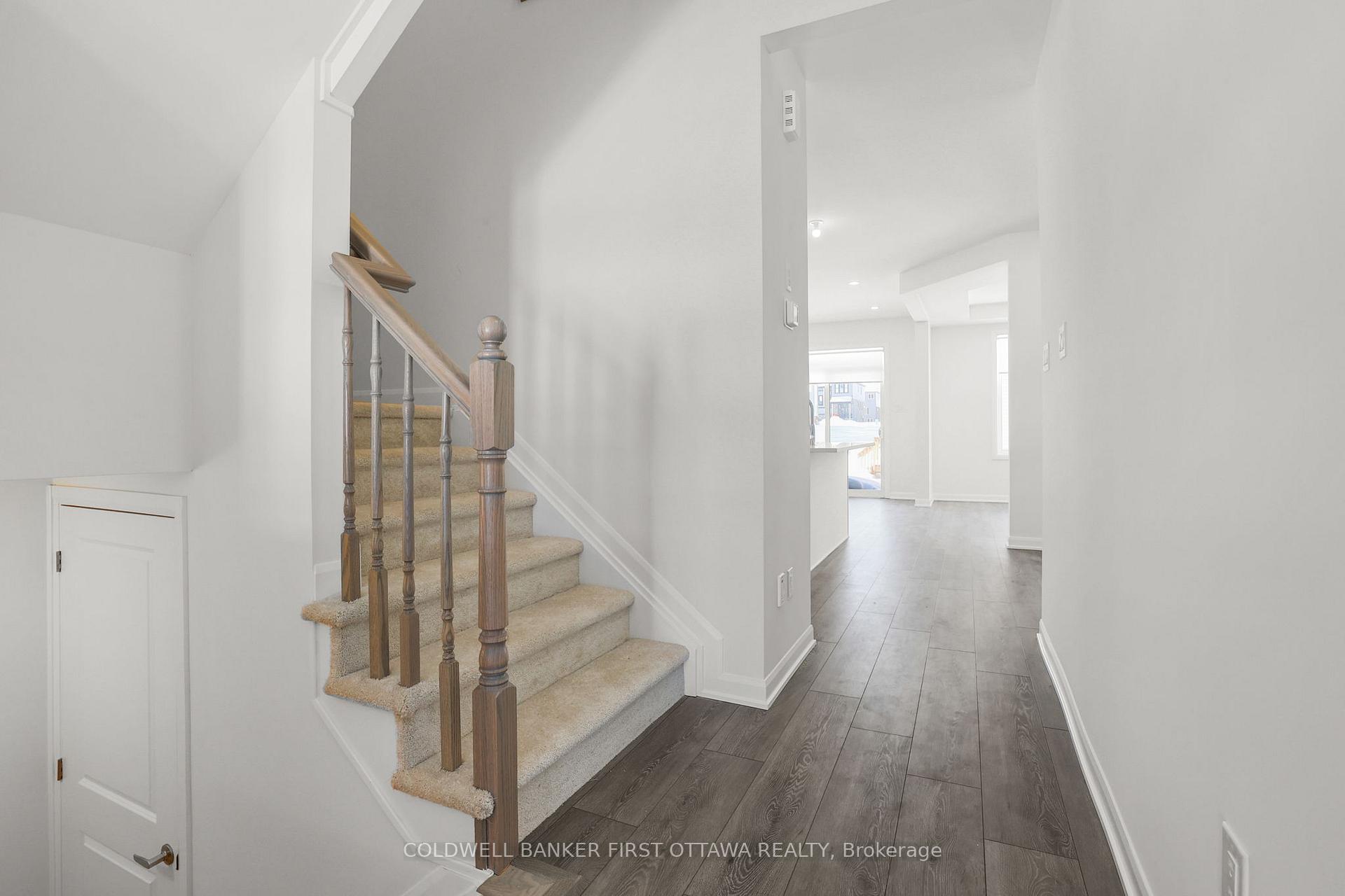 Photo 5 of 319 Cloyne Crescent, Ottawa, Barrhaven - Half Moon Bay — HOMEH