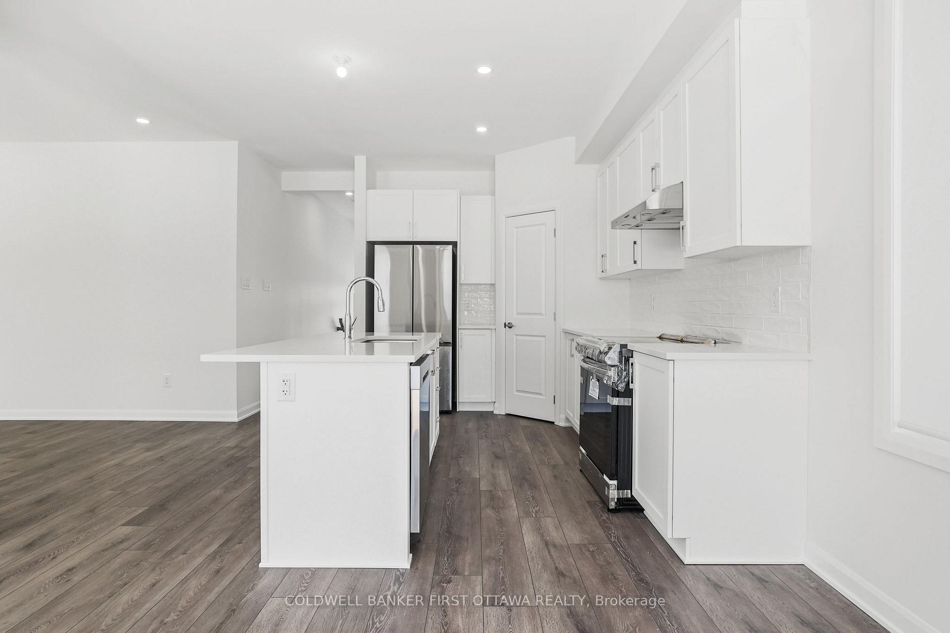 Photo 8 of 319 Cloyne Crescent, Ottawa, Barrhaven - Half Moon Bay — HOMEH